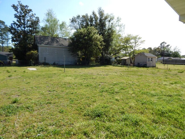 Building Photo - 5126 Lord Tennyson Rd