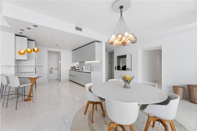 Building Photo - 16901 Collins Ave