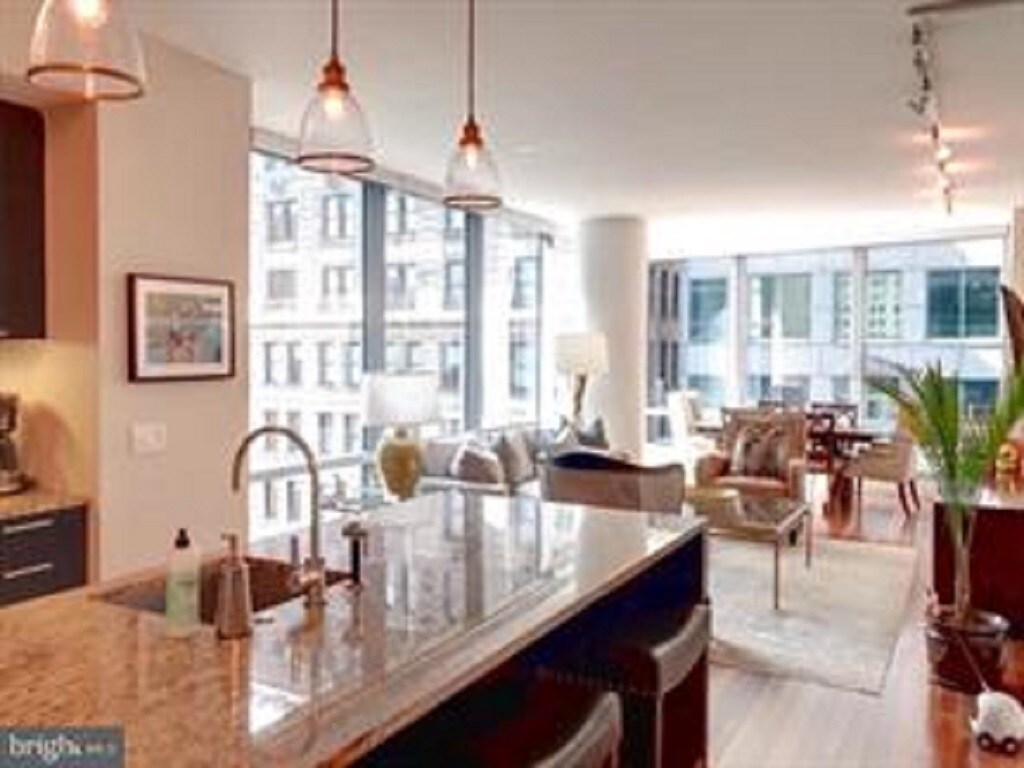 Building Photo - 1414 S Penn Sq