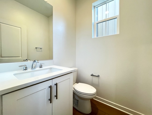 Building Photo - 3 bed, 2.5 bath in Ontario, CA!