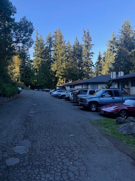 Valhalla Court Apartments - 9017 236th St SW