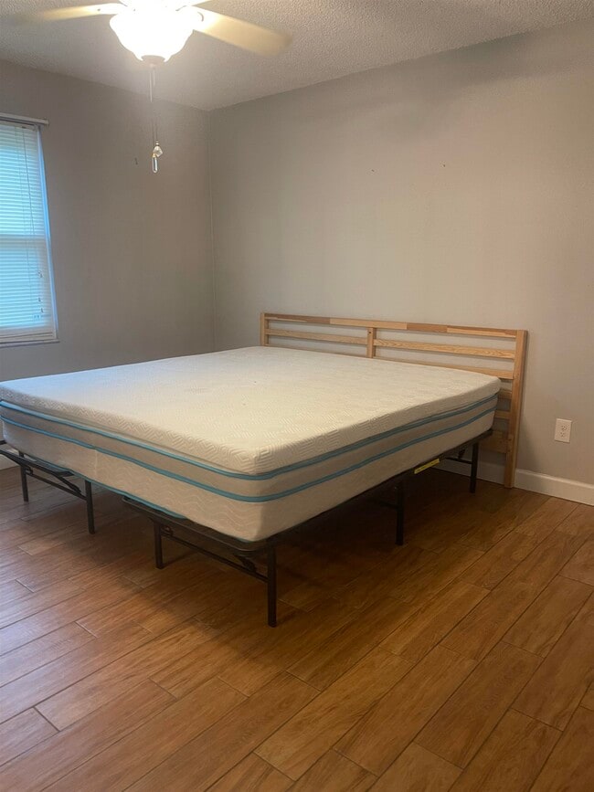 Building Photo - 2928 Del Rio Dr