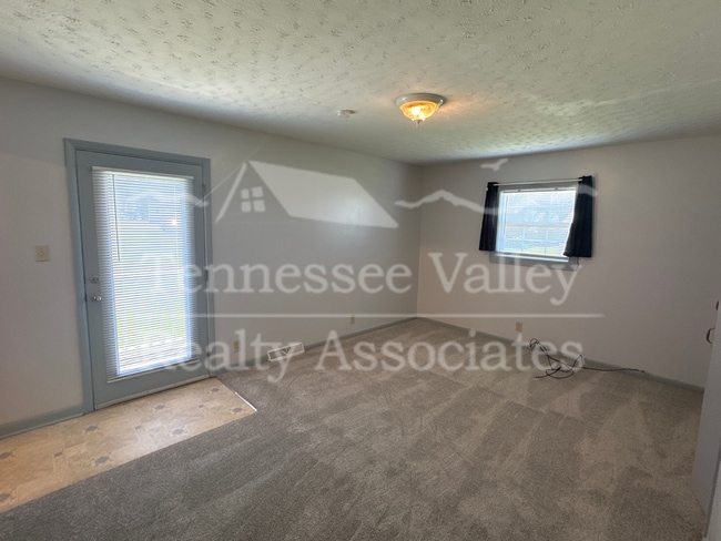 Building Photo - MOVE IN READY! TOUR TODAY! Check out this ...
