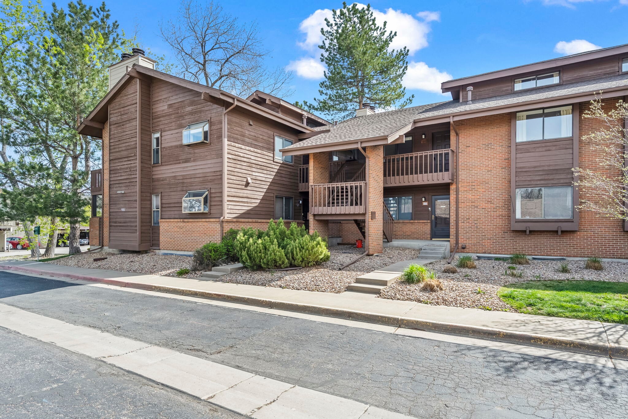 Building Photo - 501 Manhattan Dr