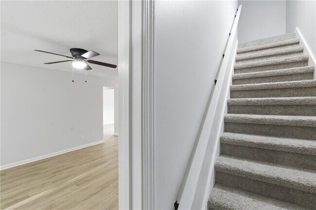 Building Photo - 2110 Meadow View Ct