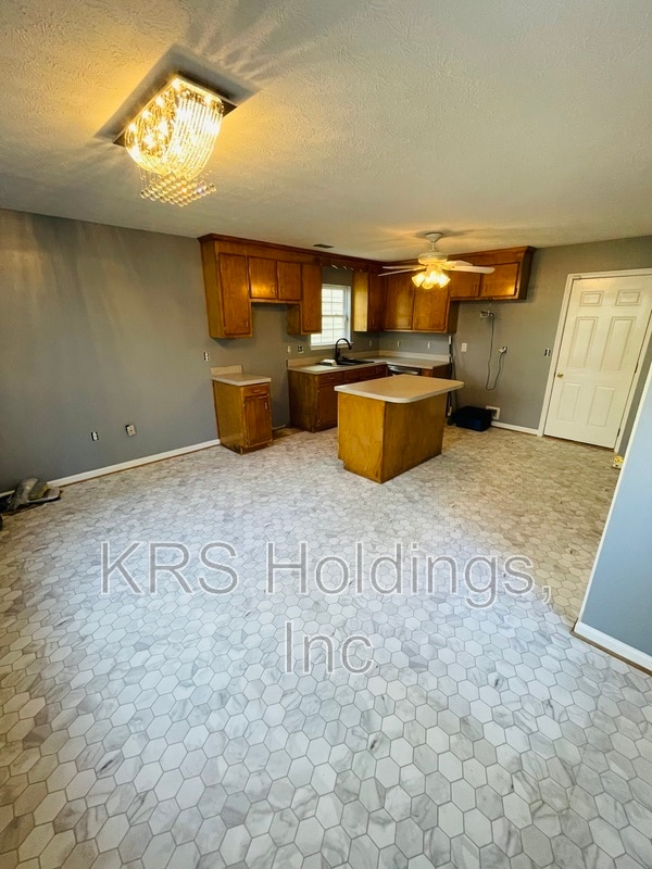 Building Photo - 861 Sugarloaf Run