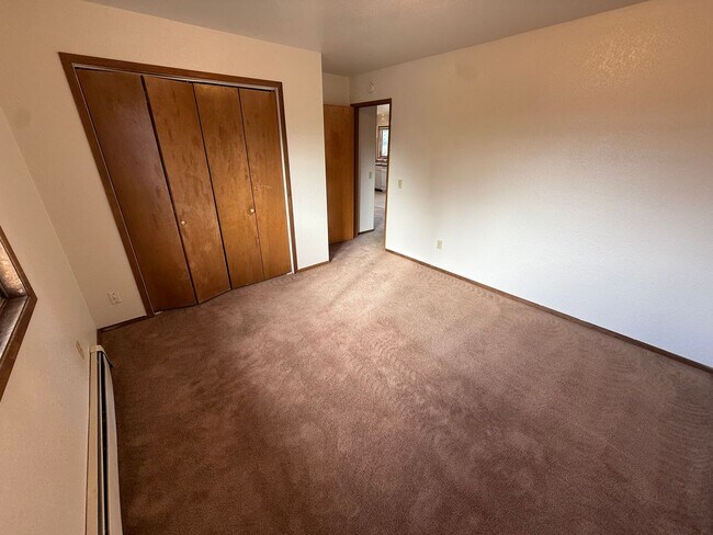 Building Photo - 216 N Flower-5