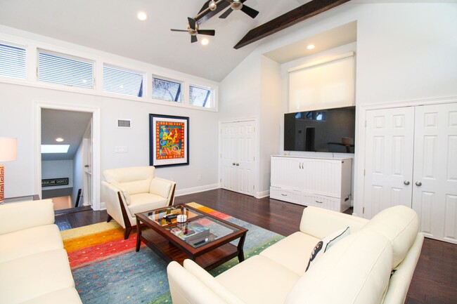 Building Photo - **STUNNING POOL HOME**4BEDS / 4.5BATHS**AQ...