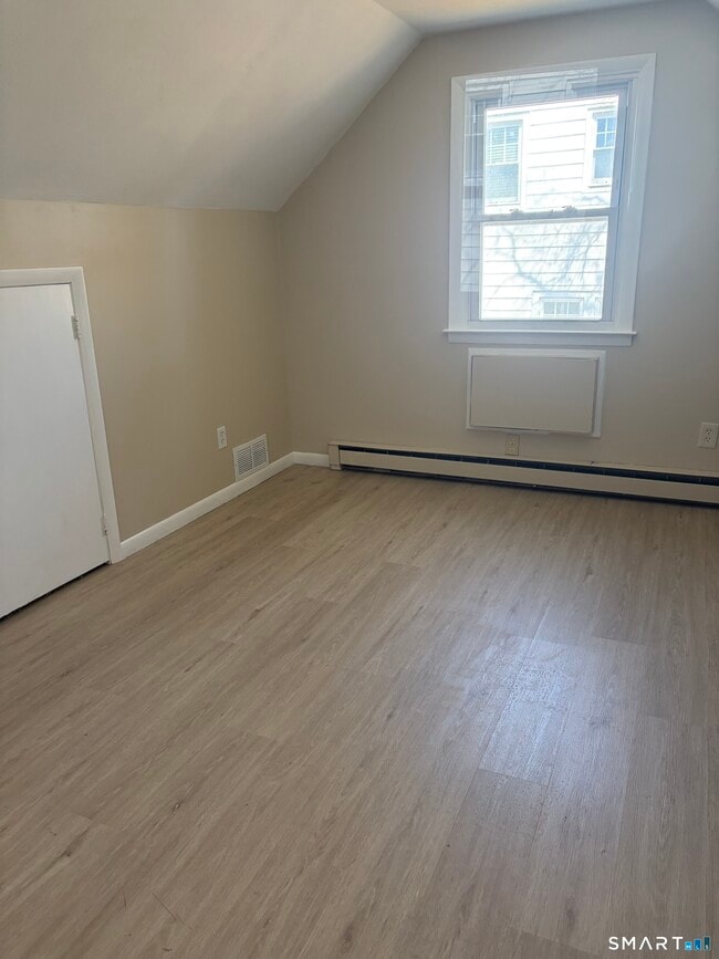 Building Photo - 123 Longview Ave