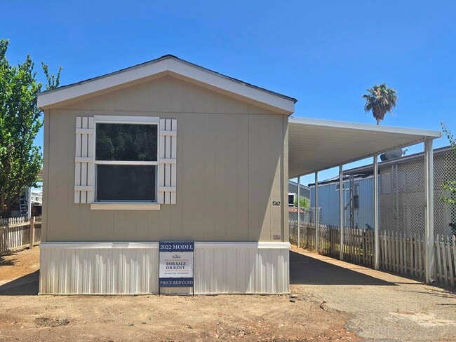 Building Photo - 1342 Hannah Ave