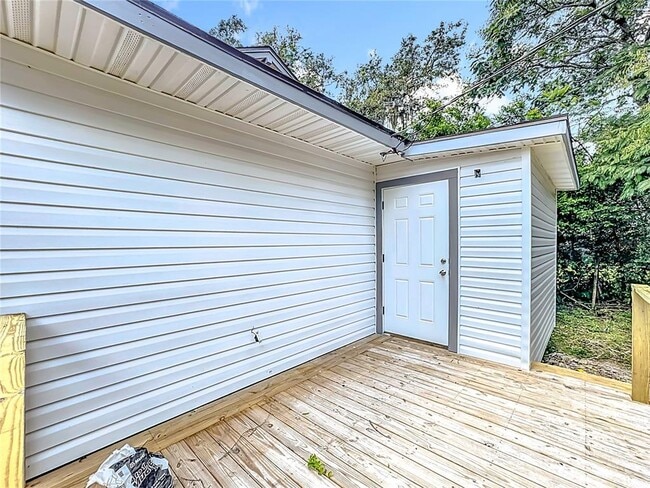 Building Photo - 2409 Drake Dr