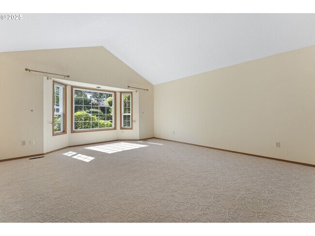 Building Photo - 3-Bedroom Home with Granite Kitchen, Family Room & Private Deck