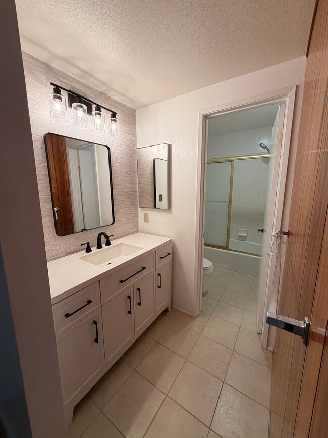 Building Photo - 1007 S Catalina Ave