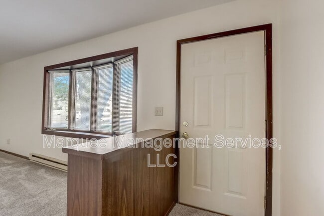 Building Photo - 416 S Bird St