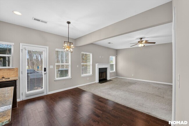 Building Photo - 1154 Paramount Dr