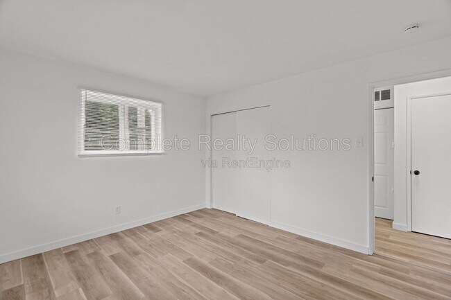 Building Photo - 2551 Mary Ave