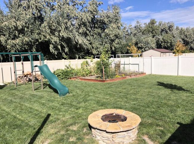 Building Photo - Spacious Living in Spring Creek Ranch – Your Next Home Awaits