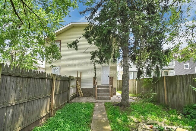 Building Photo - 1655 S 4th St