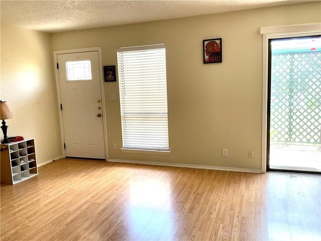 Building Photo - 6718 Silvermine Dr
