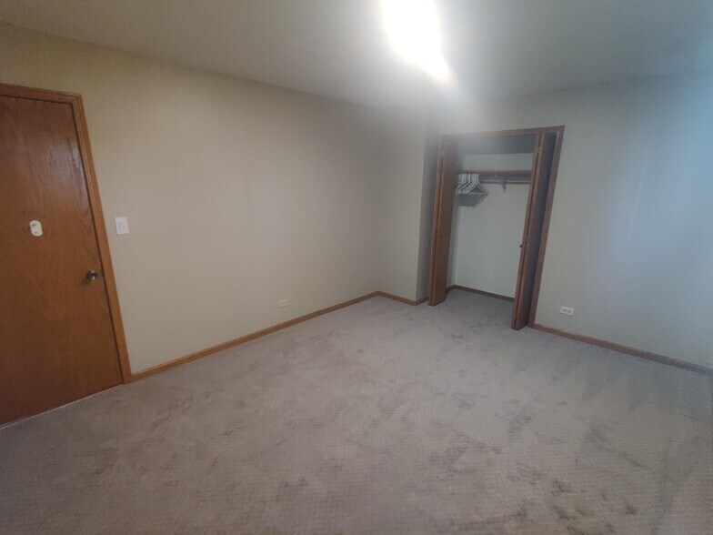 Building Photo - 7754 Oak Grove Ave