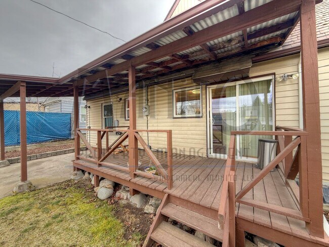 Building Photo - Beautiful Shadle Area Home