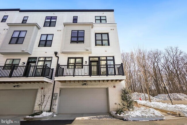 Building Photo - 11300 Emerald Park Rd