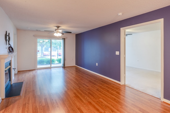 Building Photo - 10024 Vanderbilt Cir