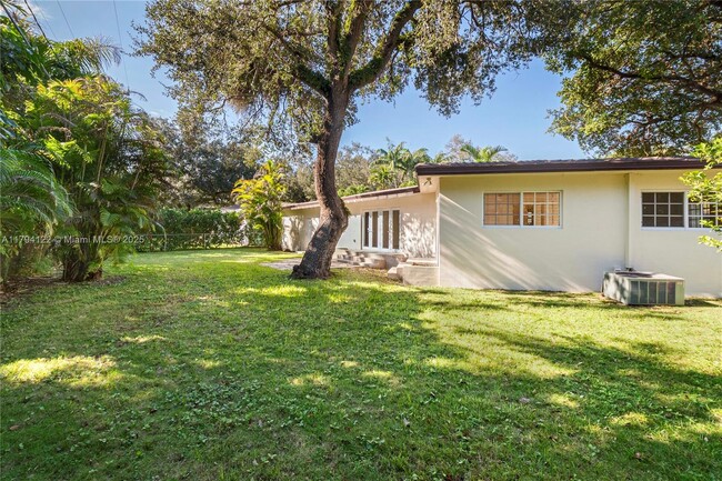 Building Photo - 410 Castania Ave