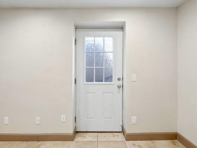 Building Photo - 25 E 2250 N