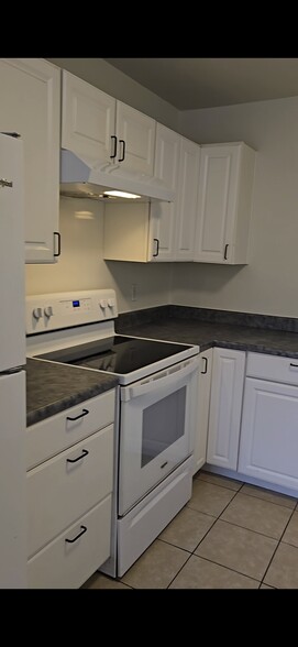 Kitchen - 2751 Leisure Dr