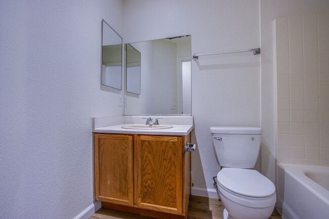 Building Photo - Lovely 4 bedroom 2.5 bath townhome in North Las Vegas gated community with a pool!