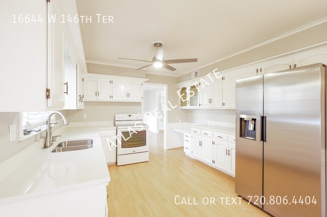 Building Photo - Exceptional home in Havencroft! 1.5 Story ...