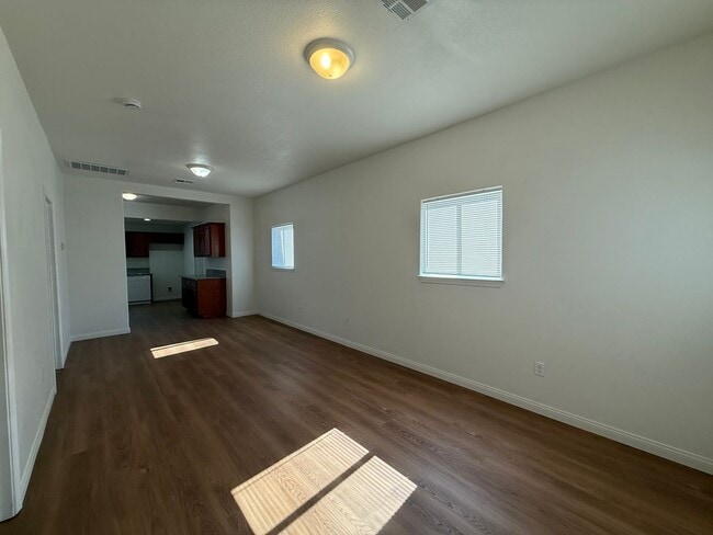 Building Photo - 516 2nd St