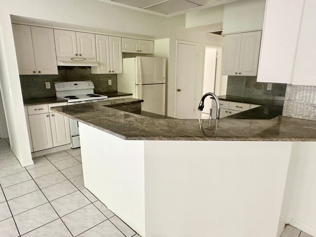 Building Photo - Huge 4/3 home in Lake Mary