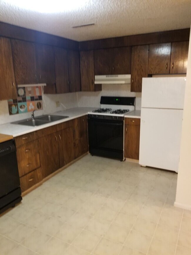 Building Photo - SINGLE FAMILY HOUSING -  2 bed/1 bath just off of University Parkway in Orem