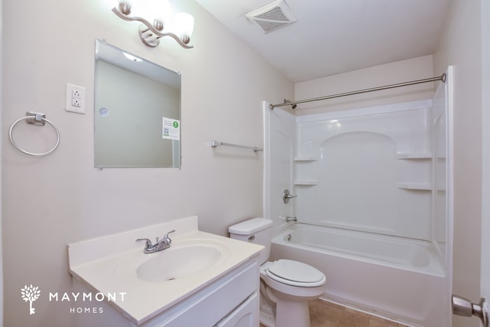 Building Photo - 2855 Greenside Dr NW