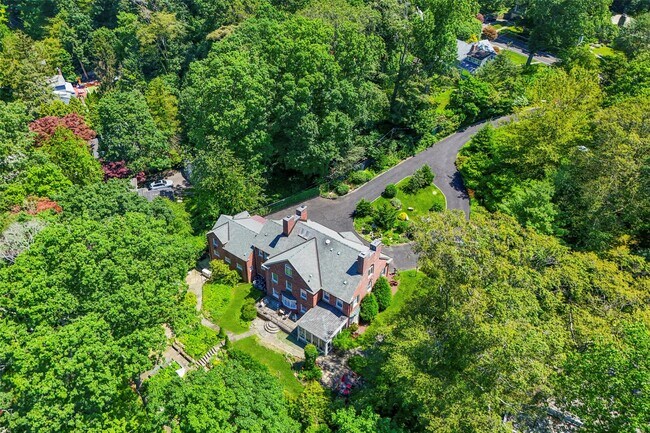 Building Photo - 400 Beechmont Dr