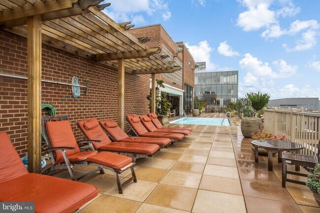 Building Photo - 1301 20th St NW