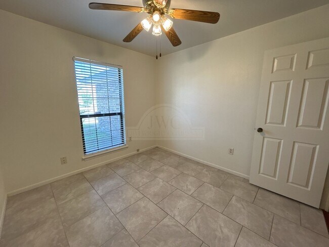 Building Photo - 3820 Water Oak Dr