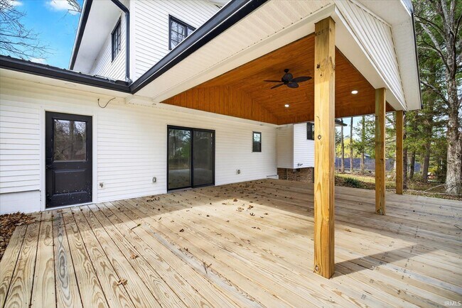 Building Photo - 633 S Ravencrest Ave