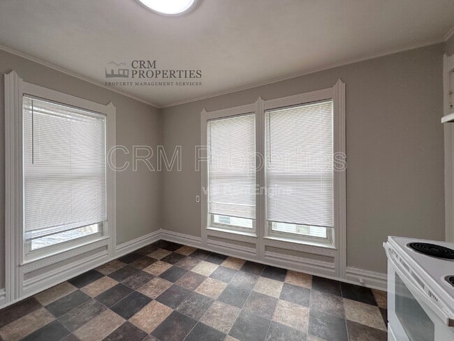 Building Photo - 517 W Jefferson St