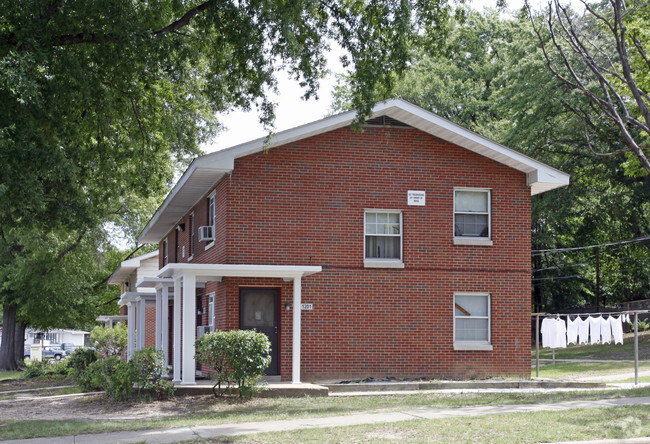 Building Photo - Mosby court