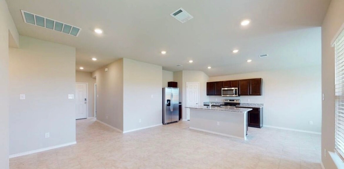 Building Photo - 1261 Lindsey Dr
