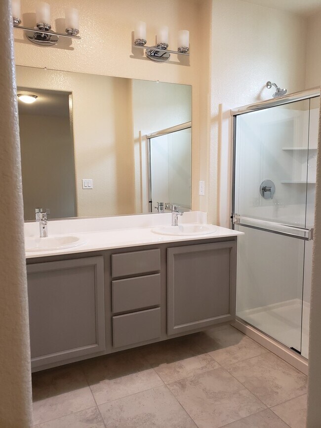 Building Photo - Beautiful Newer Development home!! In Elk ...