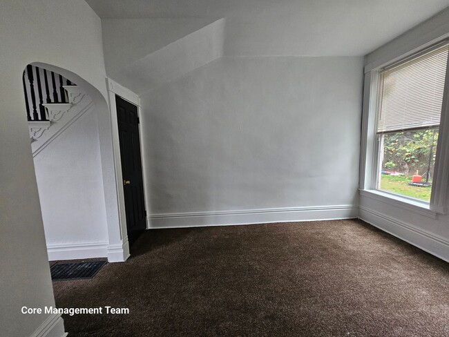 Building Photo - Spacious 3 bedroom house in Wilmerding!