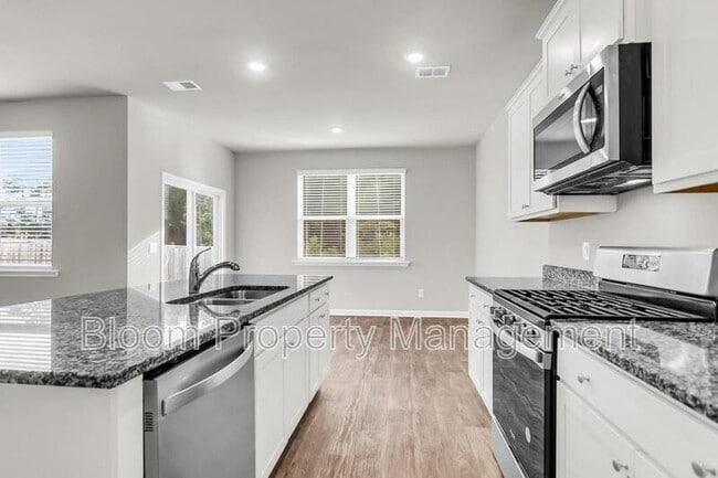 Building Photo - 641 Silver Spruce St