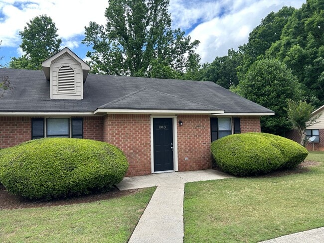 Building Photo - 1041/1043 Cantrell Ln