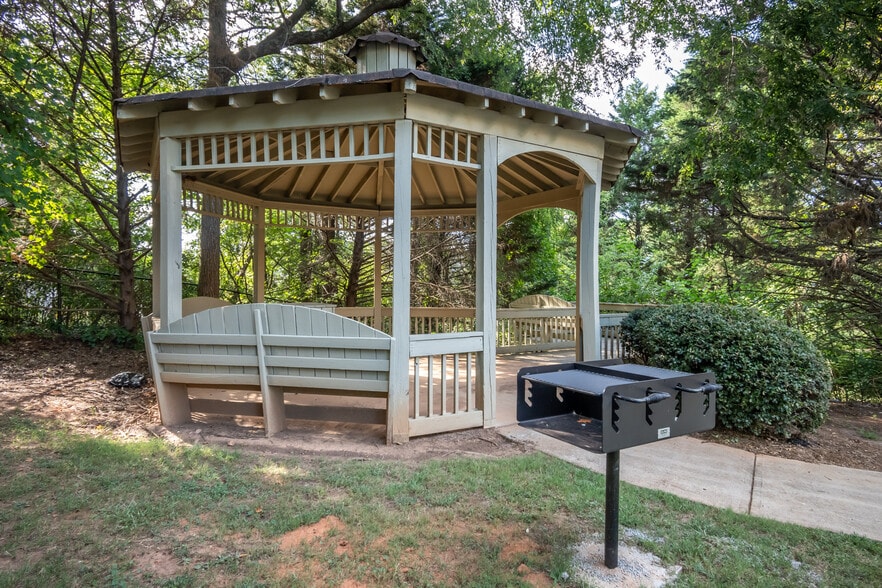 Building Photo - 270 Strickland Ave