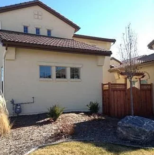 Building Photo - 2 story, 2 bedroom unit with attached 1 car garage and private yard.