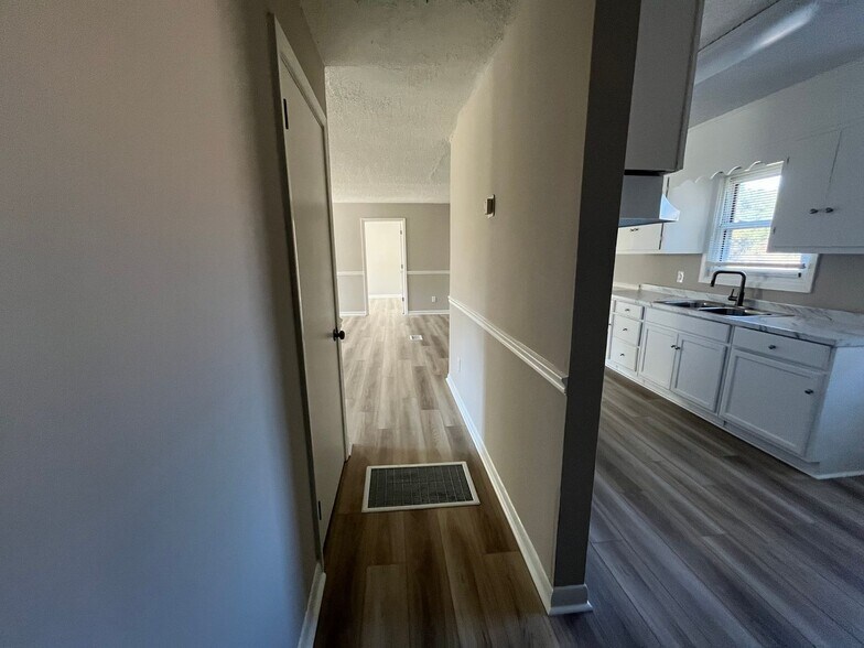 Building Photo - 1978 Goshen Rd